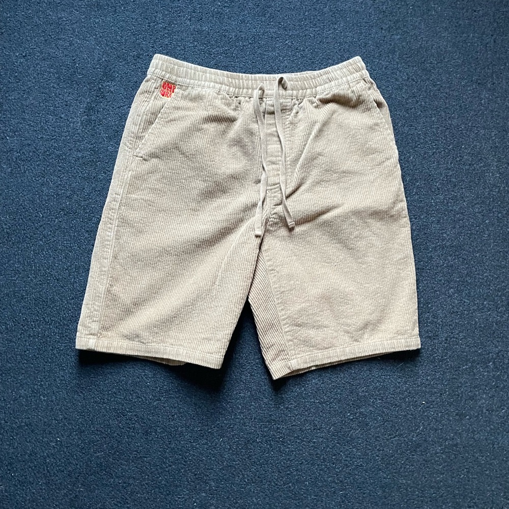 Courdoroy tan jorts,